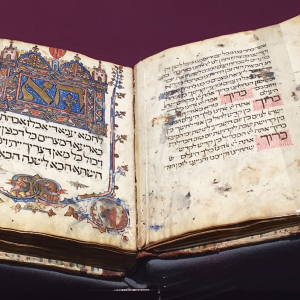 The haggadha of Sarajevo © National Museum of B & H/Zemaljski Muzej Bosne i Hercegovine/photo Armel T’Kint de Roodenbeke, Ambassade de France en Bosnie- Herzégovine 2018