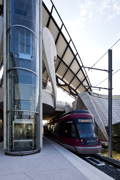 Gare Rhône Express Saint Exupéry  © www.b-rob.com