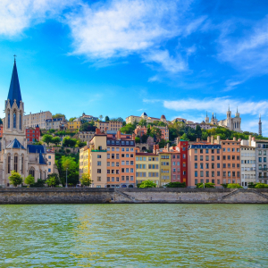 Rives de Saône - shutterstock_114141880 - Martin M303
