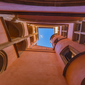 Old medieval courtyard traboule © Tatiana Popova/Shutterstock.com