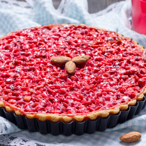 Pink praline tart © iuliia_n/Shutterstock.com