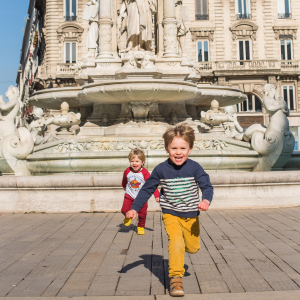 Enfants place des Jacobins © Yanis Ourabah